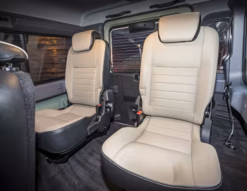 Interior Land Rover Defender 110 "Heritage" [UK-spec] '2015–16