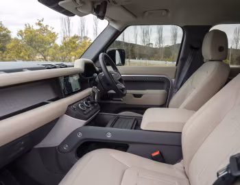 Interior Land Rover Defender 110 P400 S [Australia] '2020–pr.