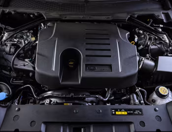 Sob o capô Land Rover Defender 110 P400 S Urban Pack [South Africa] '2020–pr.