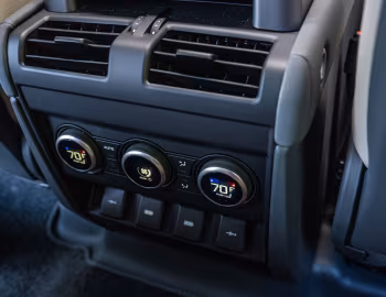Interior 2020–pr. Land Rover Defender 110 P400 SE Urban Pack [North America] '2020–pr.