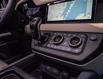 Interior 2020–pr. Land Rover Defender 110 P400 SE Urban Pack [North America] '2020–pr.