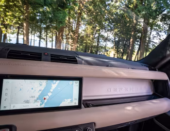 Interior 2020–pr. Land Rover Defender 110 P400 SE Urban Pack [North America] '2020–pr.