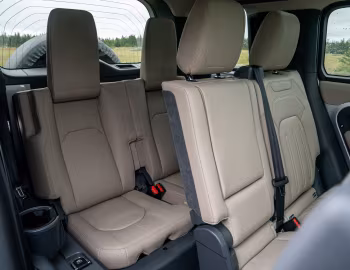 Interior 2020–pr. Land Rover Defender 110 P400 SE Urban Pack [North America] '2020–pr.