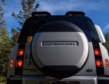 2020–pr. Land Rover Defender 110 P400 SE Urban Pack [North America] '2020–pr.