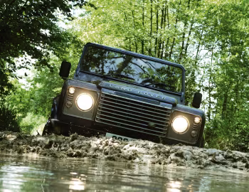 Land Rover Defender 110 Station Wagon [UK-spec] '2007–16