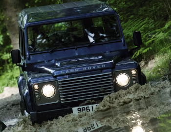 Land Rover Defender 110 Station Wagon [UK-spec] '2007–16
