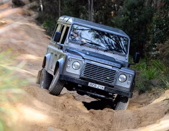 Land Rover Defender 110 Station Wagon [Australia] '2007–pr.