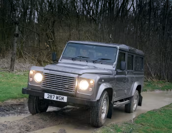 Land Rover Defender 110 Station Wagon [UK-spec] '2007–16