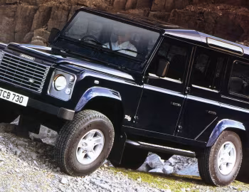 2003–06 Land Rover Defender 110 Td5 Station Wagon [UK-spec] '2002–06