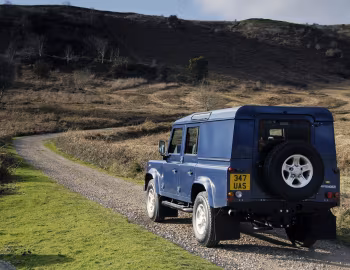 Land Rover Defender 110 Utility Wagon [UK-spec] '2009–16