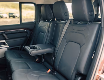Interior Land Rover Defender 130 D300 [Japan] '2023–pr.