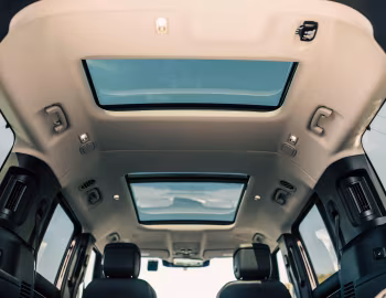 Interior Land Rover Defender 130 D300 [Japan] '2023–pr.