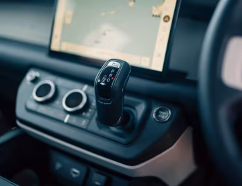 Interior Land Rover Defender 130 D300 [Japan] '2023–pr.
