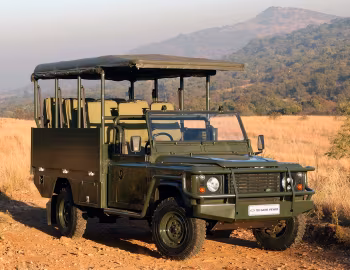 Land Rover Defender 130 Game Viewer