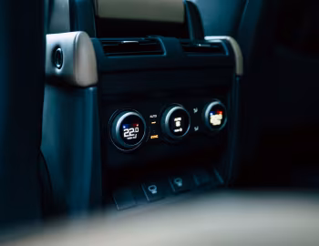 Interior Land Rover Defender 130 V8 P500 [Japan] '2024–pr.