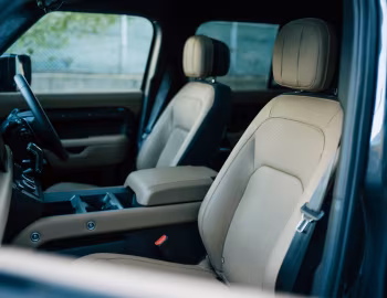 Interior Land Rover Defender 130 V8 P500 [Japan] '2024–pr.