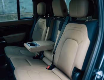 Interior Land Rover Defender 130 V8 P500 [Japan] '2024–pr.