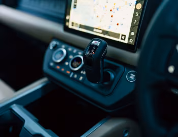 Interior Land Rover Defender 130 V8 P500 [Japan] '2024–pr.