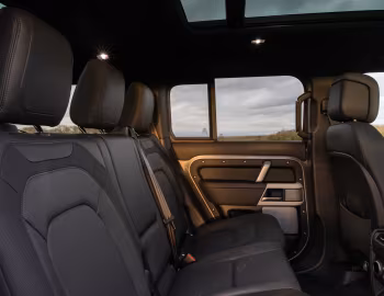 Interior Land Rover Defender 130 X-Dynamic [UK-spec] '2022–pr.