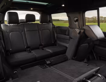 Interior Land Rover Defender 130 X-Dynamic [UK-spec] '2022–pr.