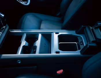 Interior Land Rover Defender 130 X D350 [Japan] '2024–pr.