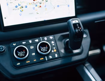 Interior Land Rover Defender 130 X D350 [Japan] '2024–pr.