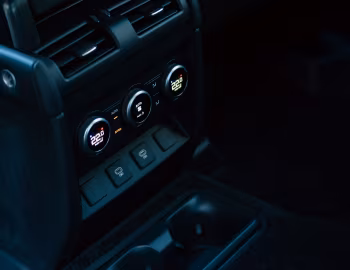 Interior Land Rover Defender 130 X D350 [Japan] '2024–pr.