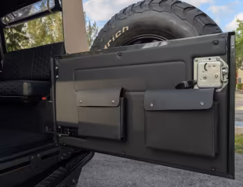 Interior 1998 Land Rover Defender 90 "City Black" '2025