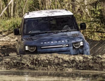 Land Rover Defender 90 Hard Top [UK-spec] '2020–pr.