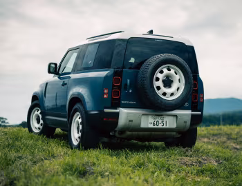 Land Rover Defender 90 P300 [Japan] '2021–pr.