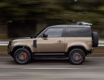 Land Rover Defender 90 P400 X [UK-spec] '2020–pr.