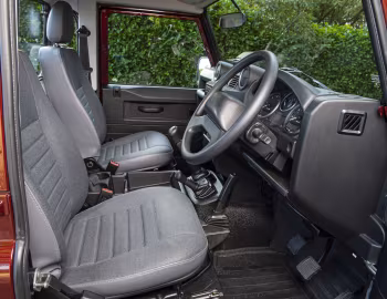 Interior 2007–16 Land Rover Defender 90 Pickup [UK-spec] '2006–16