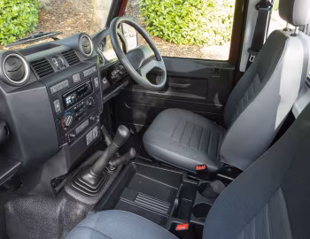 Interior 2007–16 Land Rover Defender 90 Pickup [UK-spec] '2006–16