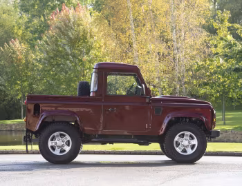 2007–16 Land Rover Defender 90 Pickup [UK-spec] '2006–16