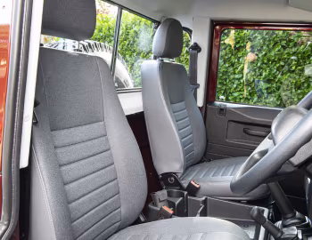 Interior 2007–16 Land Rover Defender 90 Pickup [UK-spec] '2006–16