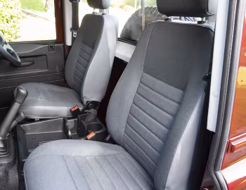 Interior 2007–16 Land Rover Defender 90 Pickup [UK-spec] '2006–16