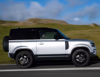 Land Rover Defender 90 P300 SE Urban Pack [UK-spec] '2020–pr.