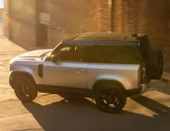 Land Rover Defender 90 P300 SE Urban Pack [UK-spec] '2020–pr.