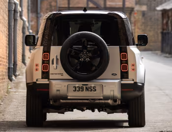 Land Rover Defender 90 P300 SE Urban Pack [UK-spec] '2020–pr.