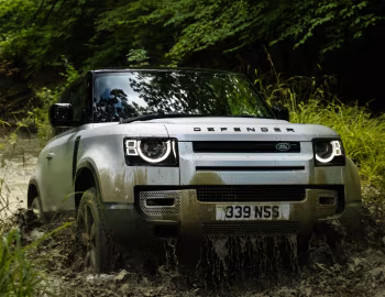 Land Rover Defender 90 P300 SE Urban Pack [UK-spec] '2020–pr.