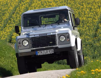 2003–06 Land Rover Defender 90 Station Wagon [LHD] '2002–06