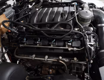 Sob o capô Land Rover Defender 90 Works V8 [EU-spec] '2018