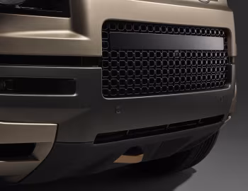 Defender OCTA [UK-spec] (110) '2024–25