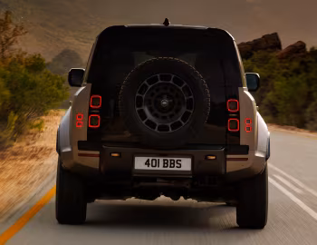 Defender OCTA [UK-spec] (110) '2024–25