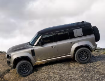 Defender OCTA [UK-spec] (110) '2024–25