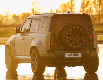 Defender OCTA [UK-spec] (110) '2024–25