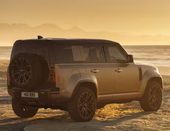 Defender OCTA [UK-spec] (110) '2024–25