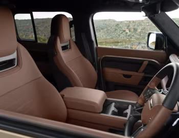 Interior Defender OCTA [UK-spec] (110) '2024–25