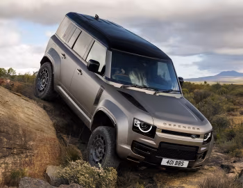 Defender OCTA [UK-spec] (110) '2024–25