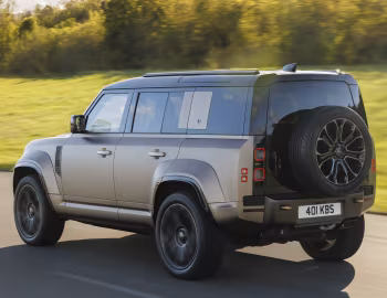 Defender OCTA [UK-spec] (110) '2024–25